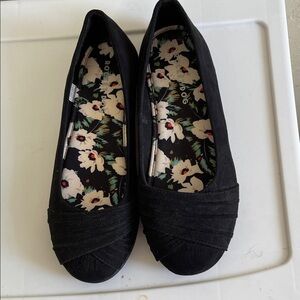 Rocket Dog Women's Black Flats with Floral Interior